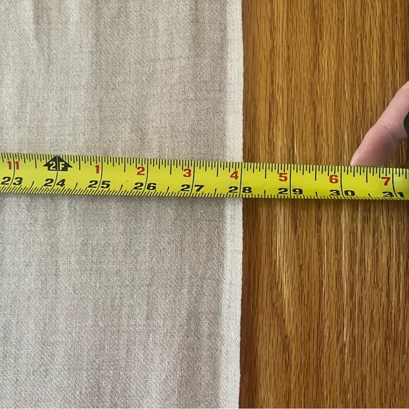 Tissue weight cashmere scarf - Picture 5 of 6